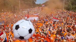 Fanwalk Berlijn gaat los op Van Links naar rechts Olympiastadion 25 juni 2024 [upl. by Durwood511]