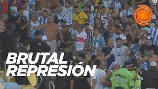 GRAVES INCIDENTES EN EL MARACANÁ entre la policía y la hinchada el partido se demoró 20 minutos [upl. by Gnuhc]