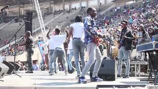 Alick MachesoMundikumbuke Live at Defence Forces Day [upl. by Eerrehc]