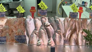 Les Sables dOlonne  poissonniers et clients face aux restrictions imposées aux pêcheurs de Vendée [upl. by Michigan]