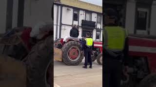 POLICIAS ECHAN A VOLUNTARIO DE VALENCIA [upl. by Eciram]