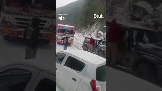 Himachals winter wonderland turned into a danger for drivers as vehicles were going out of control… [upl. by Sugirdor]