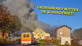 Traktorbrand greift auf Wohnhaus über  MEGA RAUCHWAND IM WOHNGEBIET  FEUERWEHR im GROSSEINSATZ [upl. by Anelaj]