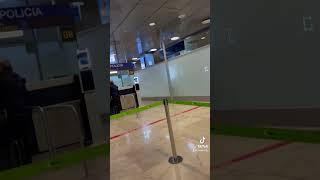 Pasando migraciones en Madrid [upl. by Aemat]