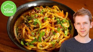 REZEPT Gebratene Udon Nudeln  15Min asiatisches Essen [upl. by Amak]