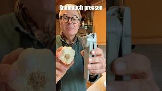 Knoblauch mit Schale pressen cooking garlic tipps [upl. by Awahsoj]