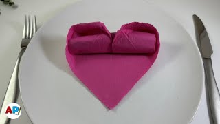 Come piegare un tovagliolo di carta a forma di cuore  Tovaglioli DIY [upl. by Nawad545]