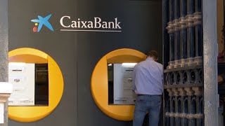 CaixaBank plantea el despido de 8291 personas y el cierre de 1534 oficinas [upl. by Neelhsa]