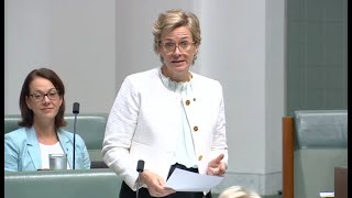 Zali Steggall MP asks the PM to commit to a 75 emissions reduction target before the next election [upl. by Cath]