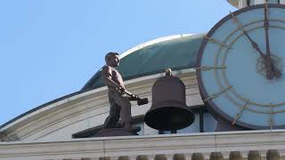 Delacorte Style Animated Clock of Los Angeles At The Grove [upl. by Atena534]