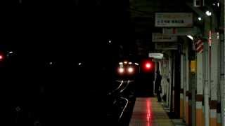 夜の東武下今市駅普通列車と区間快速6050系の分割併合 [upl. by Wenn]