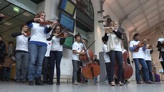 FLASHMOB  LOrchestre national dÎledeFrance à la gare SaintLazare [upl. by Siramed]