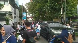 Suasana Penyambutan Kepulangan Jokowi ke Solo [upl. by Nosreffej635]