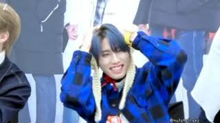 Han Jisungs Mom attends Stray Kids Fansign Gets Shy on seeing his mom [upl. by Eliades324]