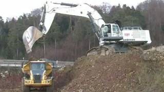 Liebherr R984C 2pass loading 40t trucks [upl. by Lundeen]