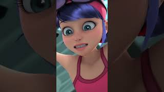 Tirarse a la piscina por amor ¡literalmente ❤️😳  LAS AVENTURAS DE LADYBUG  disneychannelES [upl. by Anawik]