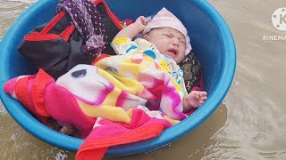 Single mother shed tears when seeing newborn baby floating down stream [upl. by Bittencourt]