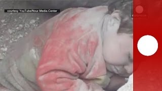 Syrie  sauvetage miraculeux dun enfant enseveli sous des décombres [upl. by Aitam]