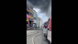 Incêndio destrói loja de embalagens próximo ao Centro de Abastecimento [upl. by Karine]