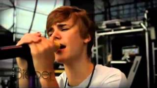 Justin Bieber canta Parabéns a você 1 [upl. by Goldfarb932]