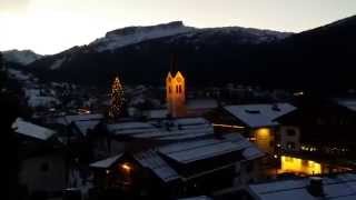 Weihnachtsgeläut der Pfarrkirche in Riezlern 24122014 [upl. by Reinwald]