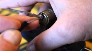 Crochetage lockpicking cylindre SxE 5 goupilles N°2 [upl. by Shlomo]