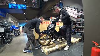 unboxing YAMAHA Crypton 115 black 2024 μαύρο [upl. by Morez526]