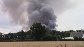 Großfeuer in Schenefeld Freizeitzentrum steht in Vollbrand FEU 7 R0 [upl. by Tatum616]