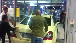 Whats going on  Mercedes S Klasse Taxi [upl. by Clay]