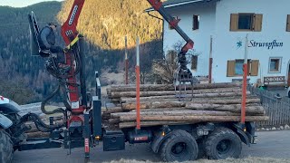 Holztransport mit Valtra n 174 und Este Maschinenbau Forstanhänger [upl. by Burkle]