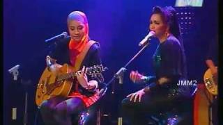 Siti Nurhaliza amp Yuna  Dan Sebenarnya live [upl. by Quince352]