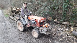 Chargement de grumes épicéa avec le Kubota et ns 55 forestmen bucheron forestier [upl. by Noteloc]