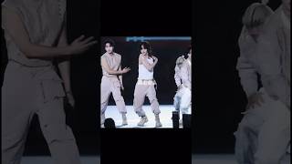 hyunjin quotdistrict 9quot fancam  SKZ DOMINATE SINGAPORE 240928 hyunjin hyunjinstraykids [upl. by Refinneg83]