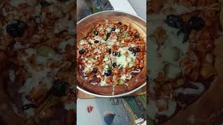 Home made pizza pizzalover dinnerideas lunch dinner food chickenrecipe chickenpizza olives [upl. by Eugilegna]