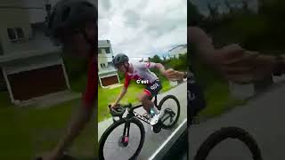 Une technique controversée 🤔 cyclisme sports sportsbike [upl. by Uoliram]