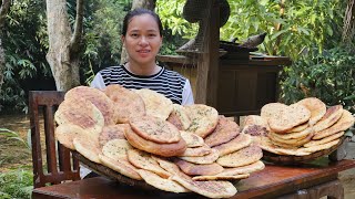 How To Turkish Bread Goes to market sell  Feed Pigeons amp Chickens  Ly Thi Ca [upl. by Ynahpit]