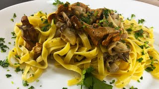 Tagliatelle ai funghi  primo veloce  con finferli e cardoncelli [upl. by Donell]