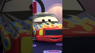 Relâmpago McQueen Ajuda O Rei  Carros Pixar [upl. by Ennove]