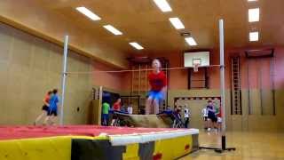 Bewegung und Sport  3 Klasse  Hochsprung mit Trampolin in schneller Abfolge [upl. by Anyaled355]