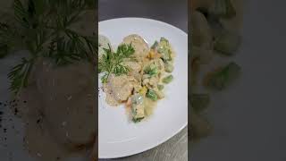 Poached chicken breast with coconut and spinach rice food cheflifestyle foodvideos viralfood 😋👌🤞 [upl. by Patric]