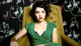 NORAH JONES Comes Love  Live in St Germain [upl. by Schreck131]