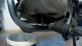 Oil change Honda xr 125L [upl. by Past]