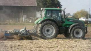 Valtra T202 beim grubbern 2010 [upl. by Ahsuatal]