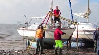 Dees Sailing Club Uses GoHoist  Lift Boat Off Trailer [upl. by Fishman]