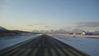 Wideroe Dash 8 cockpit view landing at Tromsø Airport [upl. by Chris]