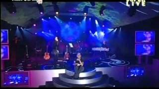 Mango ft Helena Hellwing  La Rosa DellInverno Super live Italia [upl. by Klaus816]