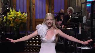 Anya TaylorJoy presenta Saturday Night Live SNL en español argentino sub esp 🇦🇷 [upl. by Ettigdirb195]