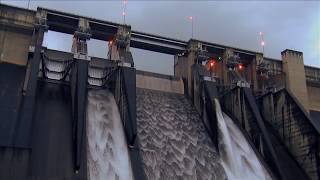 Warragamba Dam spilling video footage [upl. by Buck]