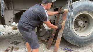 Auto repair How to replace and restore 40ton truck springs by a mechanic [upl. by Marigolda]