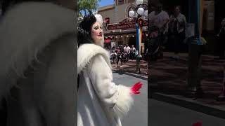 Cruella de Vil dances to her song played by the Straw HattersDisneyland 42824 Main Street USA [upl. by Caresa]